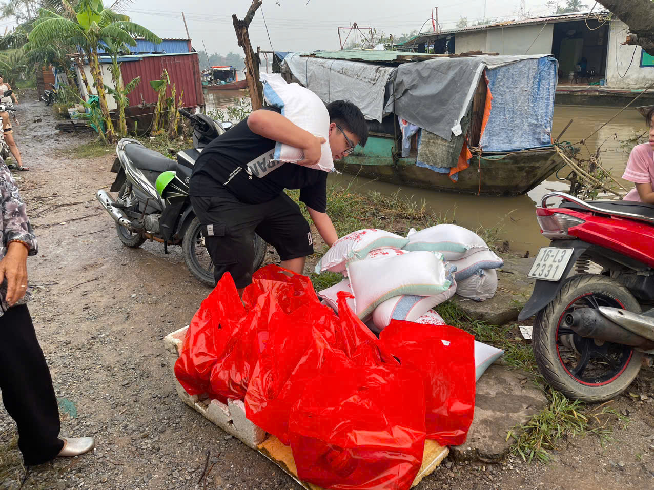 Typhoon Yagi relief Image 4